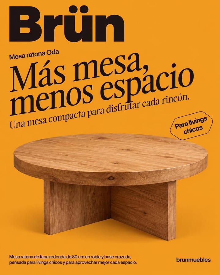 Póster naranja de Brün con la mesa ratona Oda de roble, tapa redonda y base cruzada, y un sello para livings chicos